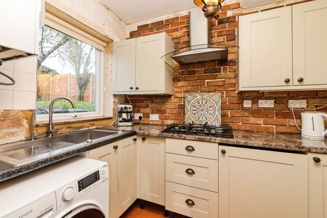 3 bed property, in Hawthorn Avenue, £170,000