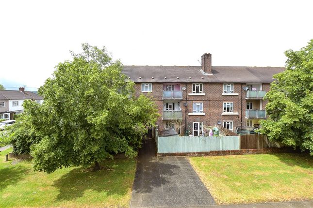 3 bed property, in Radstock Way, £230,000