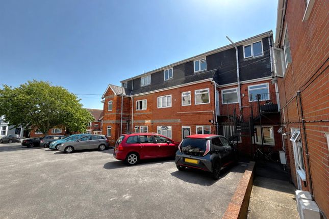 1 bed property, in Kirtleton Avenue, £120,000