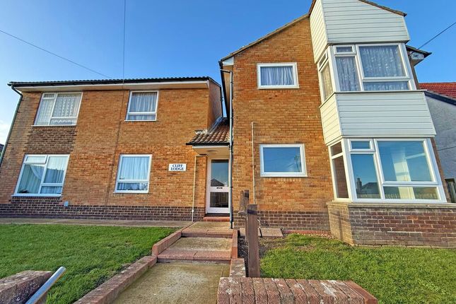 1 bed property, in Old Salts Farm Road, £160,000