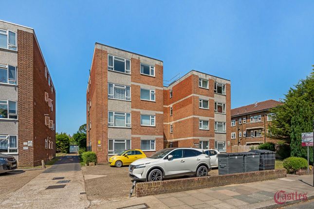 1 bed property, in Palmerston Road N22, £300,000