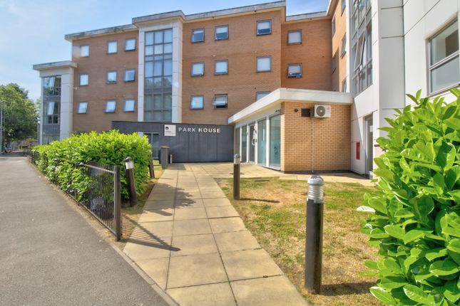 1 bed property, in Park Street, £52,500