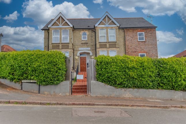 1 bed property, in Totteridge Avenue, £210,000