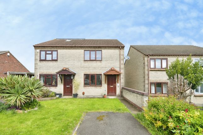 2 bed property, in High Edge Drive, £200,000