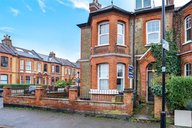 1 bed property, in Thorncliffe Road, £375,000
