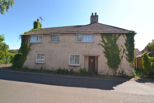6 bed property, in High Street, £300,000