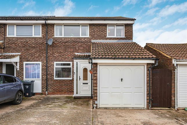 3 bed property, in Long Horse Croft, £395,000
