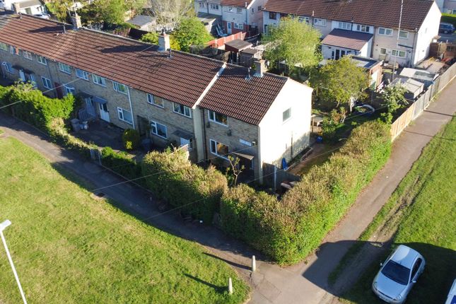2 bed property, in Bowhill Way, £150,000