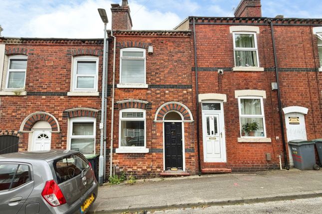 2 bed property, in Broom Street, £90,000