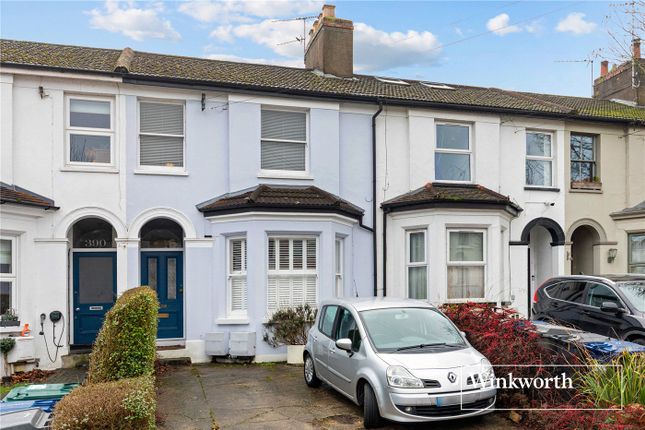 1 bed property, in Long Lane, £375,000