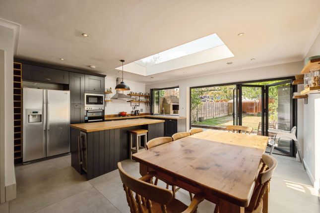 3 bed property, in Carlyle Road, £650,000