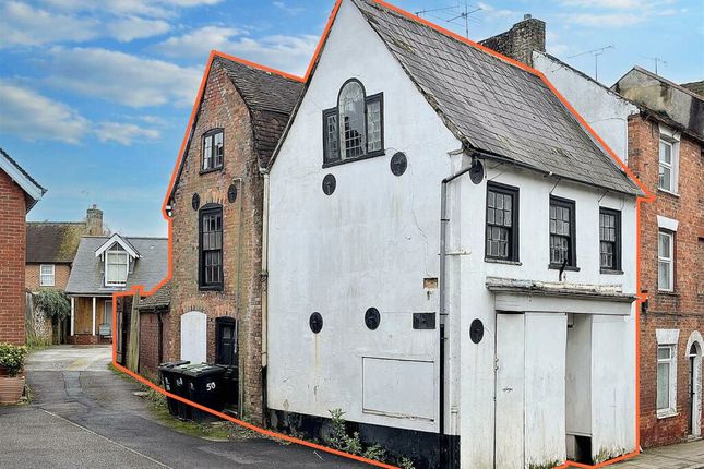 3 bed property, in Salisbury Street, £60,000