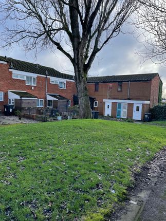1 bed property, in Tudors Close, £129,000