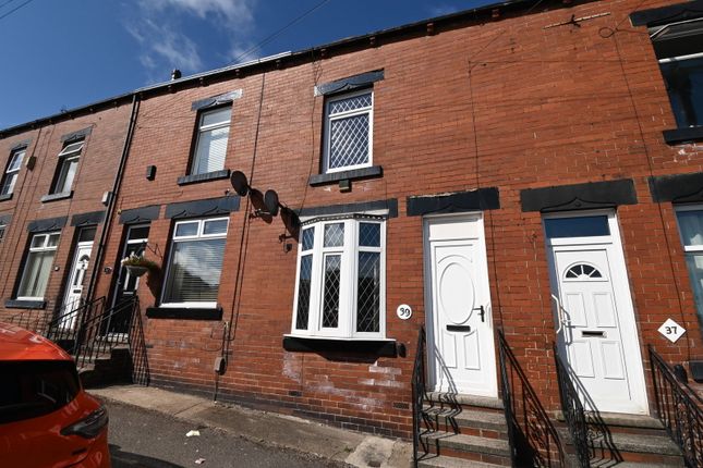 2 bed property, in Day Street, £100,000