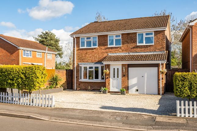 4 bed property, in Downscroft Gardens, £475,000