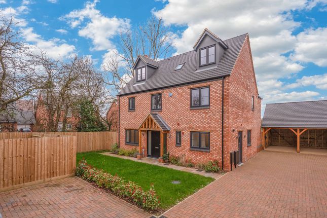 5 bed property, in Spa Farm Court, £775,000