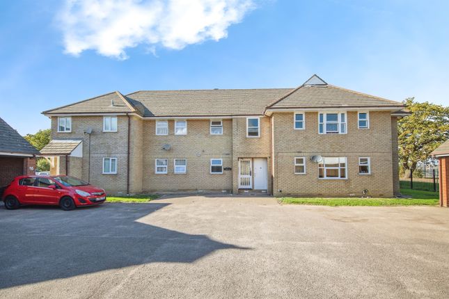 2 bed property, in Hanbury Gardens, £140,000