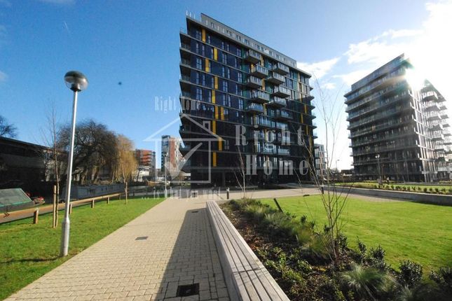 1 bed property, in 76 Aylesbury House, £305,000