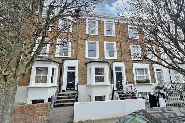 1 bed property, in Coningham Road, £195,000