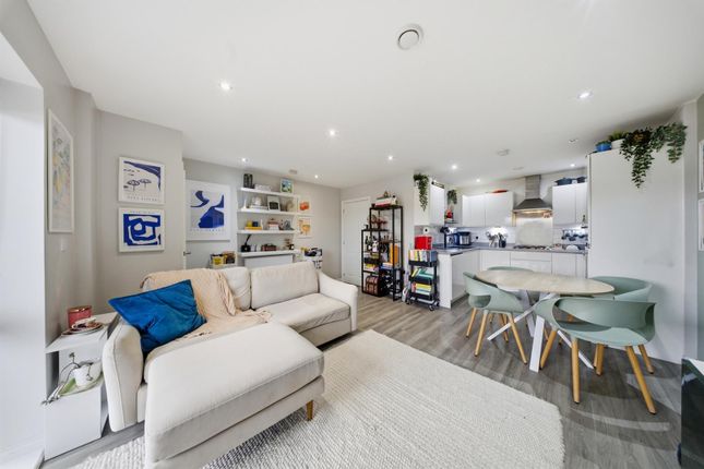 1 bed property, in Affinity Place, £267,500