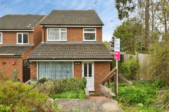 3 bed property, in Vicarage Road, £460,000