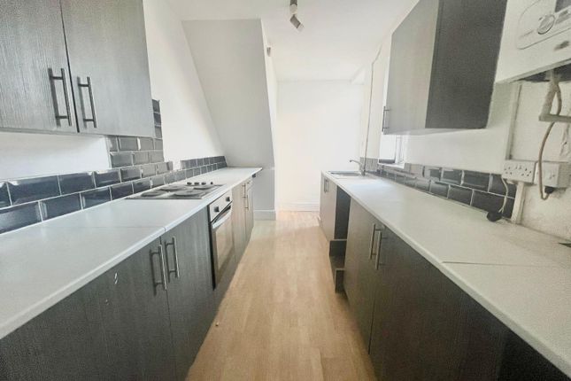 2 bed property, in Rawling Rd, £55,000