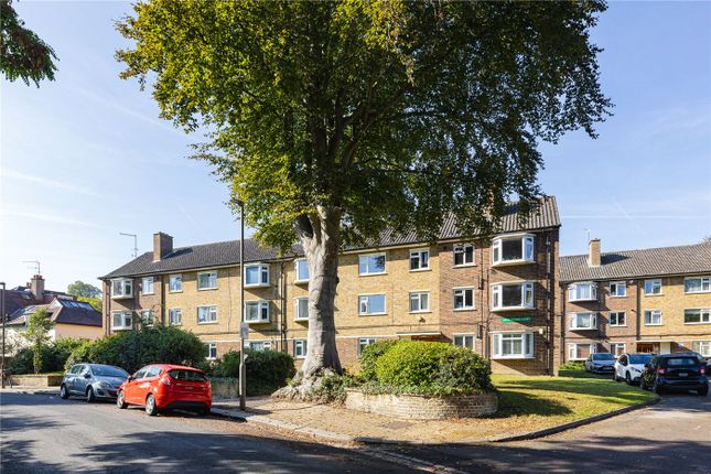 1 bed property, in Woodborough Road, £225,000