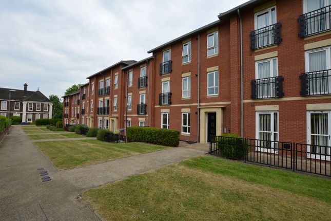 2 bed property, in Lowbridge Walk, £120,000