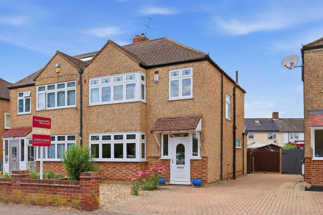 3 bed property, in Cheshunt Wash, £475,000