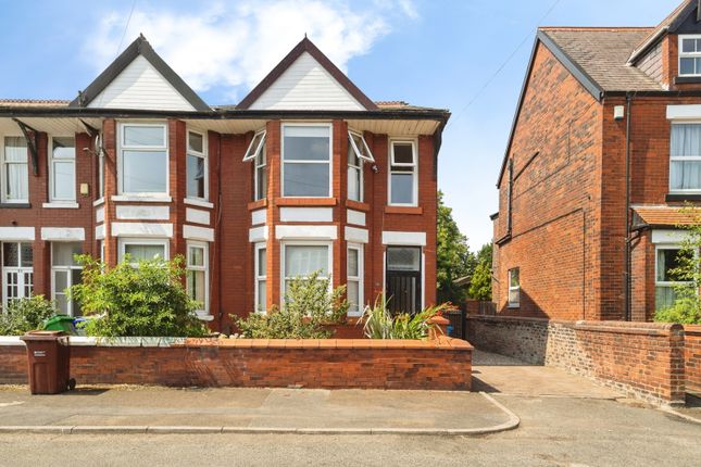 5 bed property, in Beech Grove, £485,000