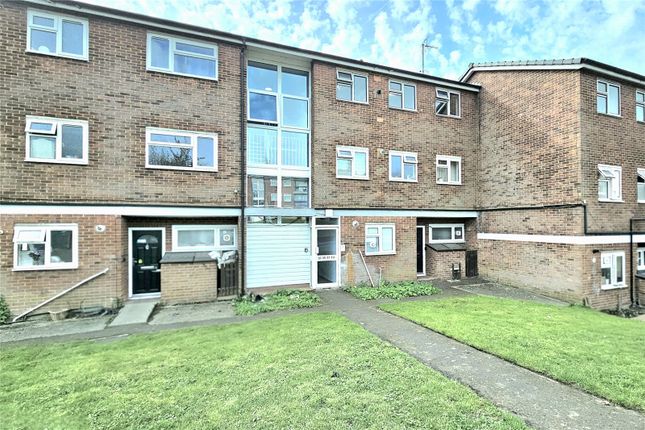 2 bed property, in Chapel Road, £180,000