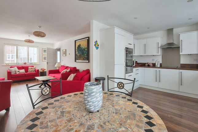 3 bed property, in Baker Way, £395,000