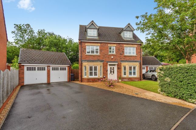 5 bed property, in Orchid Close, £450,000