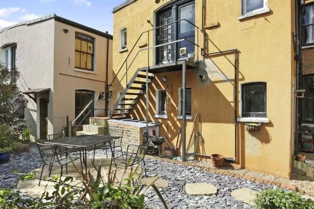 1 bed property, in Glengall Road, £450,000