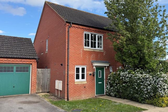 2 bed property, in Longchamp Drive, £299,950