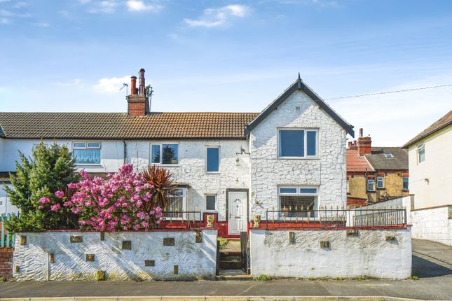 3 bed property, in Halliday Grove, £160,000