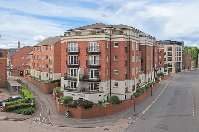 2 bed property, in Mayfair House, £310,000