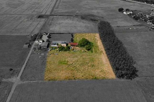 5 bed property, in The Fields, £600,000