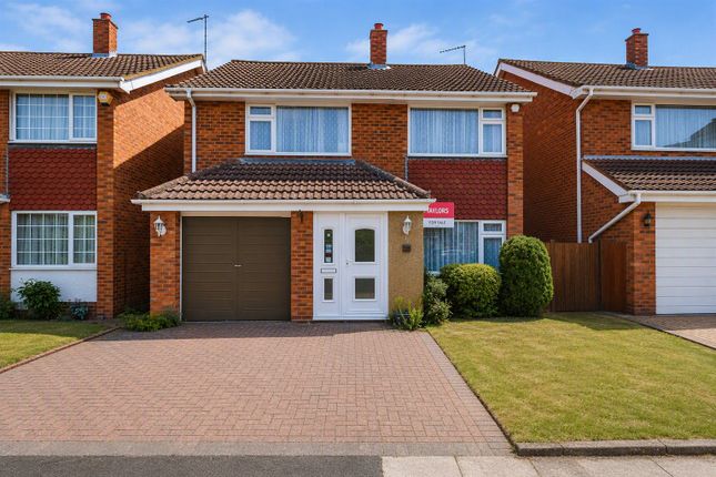 4 bed property, in Toland Close, £475,000