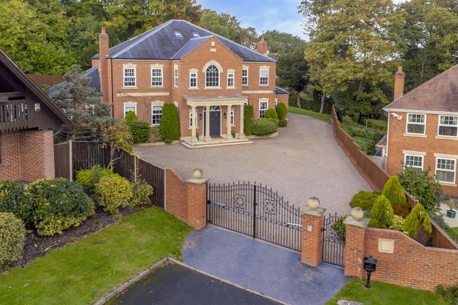 5 bed property, in Grangelea Gardens, £1,550,000