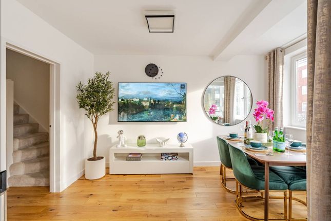 2 bed property, in Flat 25, £780,000