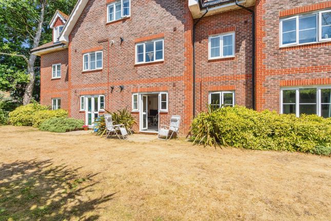 1 bed property, in Hawthorn Road, £150,000