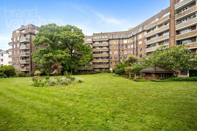 2 bed property, in Furze Hill, £350,000