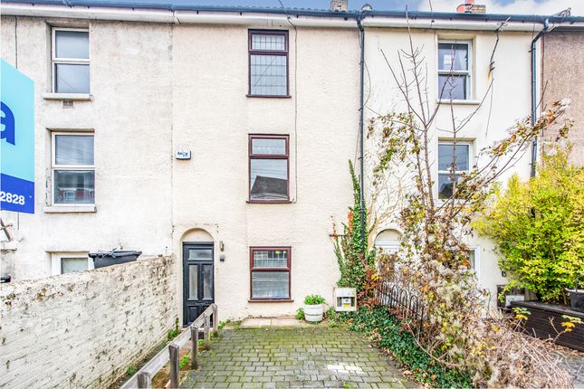 3 bed property, in Springhead Road, £325,000