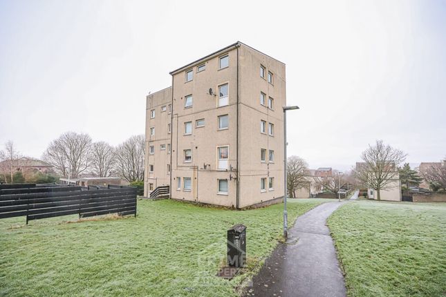 2 bed property, in 33 Lossie Place, £65,000