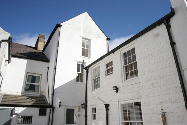 1 bed property, in High Street, £100,000