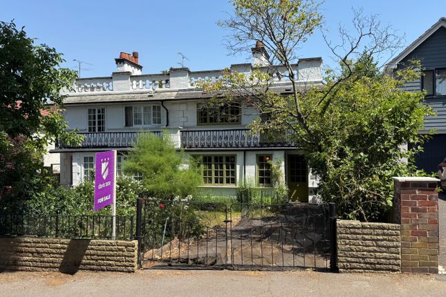 4 bed property, in Kendrick Road, £550,000