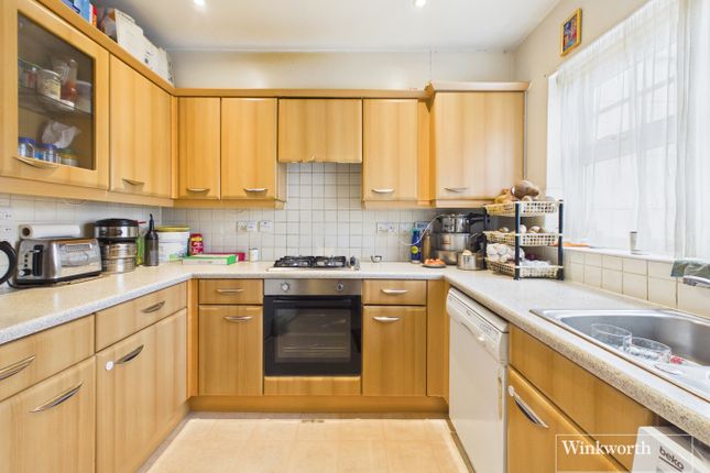 3 bed property, in Honeypot Lane, £550,000