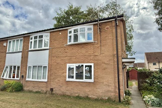 2 bed property, in Pine Avenue, £100,000