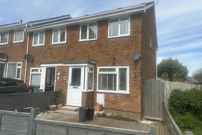 2 bed property, in Bargrove Road, £285,000